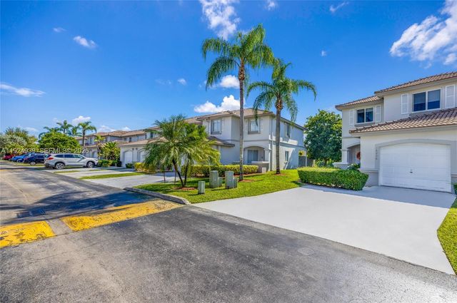 16236 SW 75th St, Miami, FL 33193