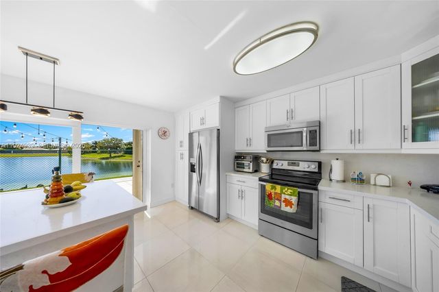 16236 SW 75th St, Miami, FL 33193