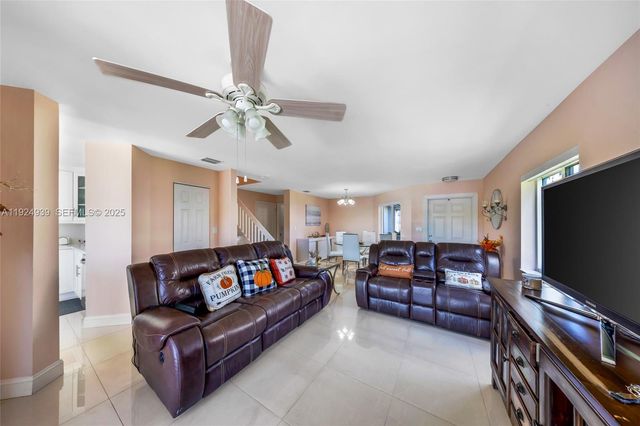 16236 SW 75th St, Miami, FL 33193