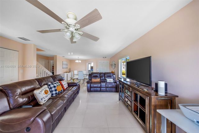 16236 SW 75th St, Miami, FL 33193