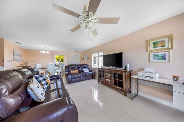 16236 SW 75th St, Miami, FL 33193