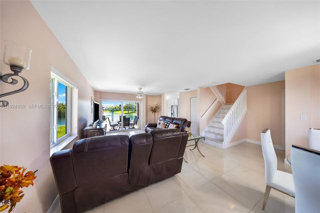 16236 SW 75th St, Miami, FL 33193