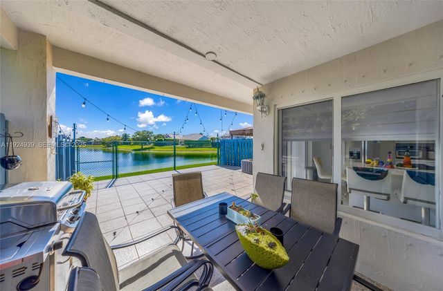 16236 SW 75th St, Miami, FL 33193