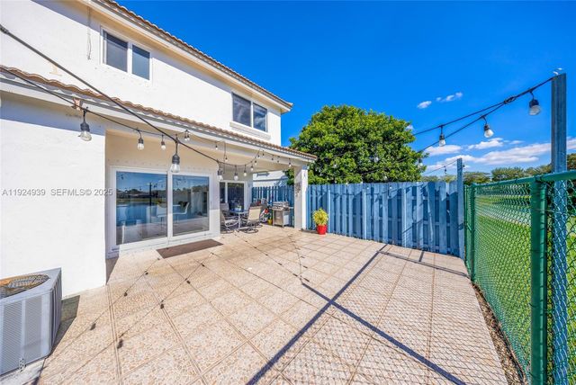 16236 SW 75th St, Miami, FL 33193