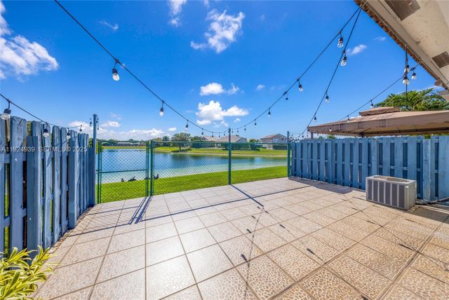 16236 SW 75th St, Miami, FL 33193