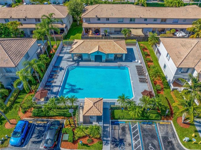 16236 SW 75th St, Miami, FL 33193