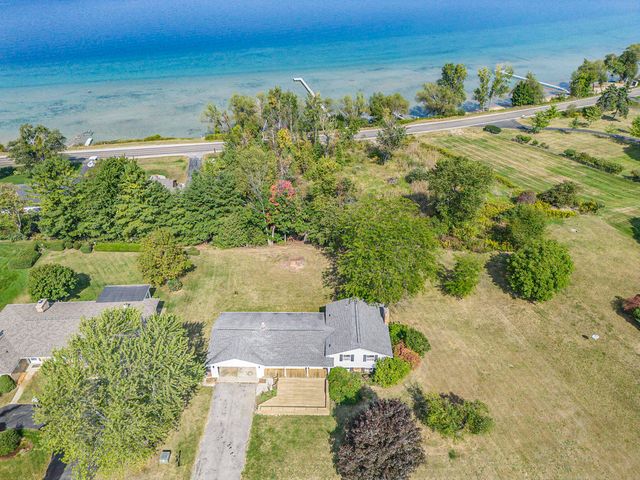 12016 Peninsula Drive, Peninsula Twp, MI 49686