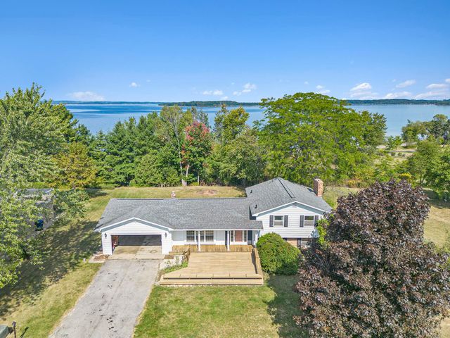 12016 Peninsula Drive, Peninsula Twp, MI 49686