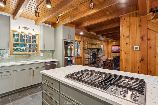 425 Golf Course Way, Lake Arrowhead, CA 92352