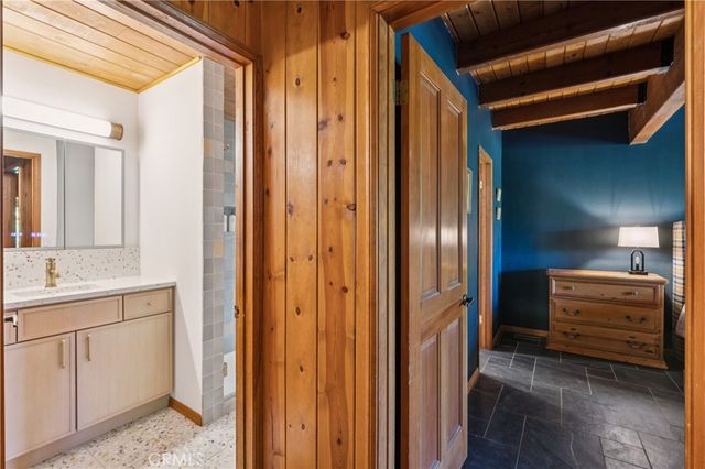 425 Golf Course Way, Lake Arrowhead, CA 92352