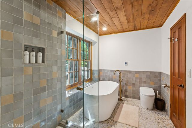 425 Golf Course Way, Lake Arrowhead, CA 92352