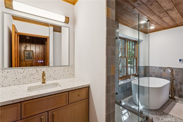 425 Golf Course Way, Lake Arrowhead, CA 92352