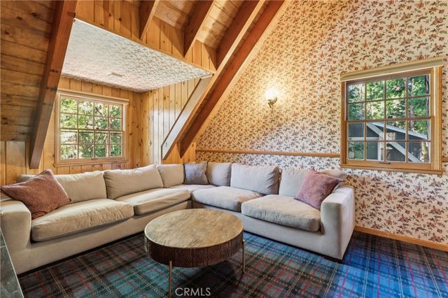 425 Golf Course Way, Lake Arrowhead, CA 92352