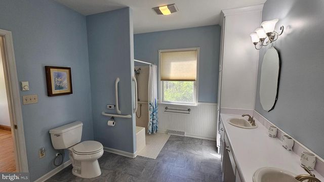 132 BUCKINGHAM DR, Chambersburg, PA 17201