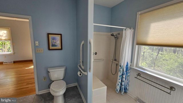 132 BUCKINGHAM DR, Chambersburg, PA 17201