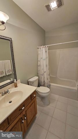 132 BUCKINGHAM DR, Chambersburg, PA 17201