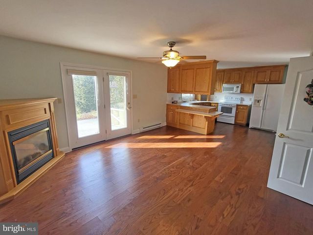 132 BUCKINGHAM DR, Chambersburg, PA 17201