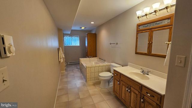 132 BUCKINGHAM DR, Chambersburg, PA 17201