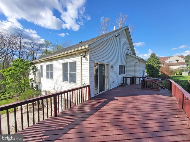 132 BUCKINGHAM DR, Chambersburg, PA 17201