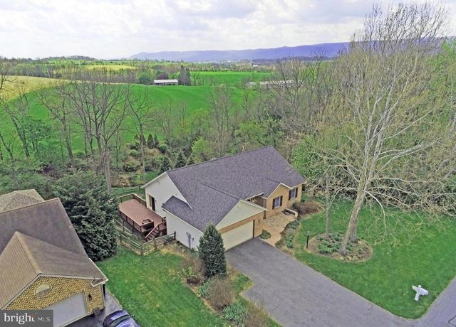 132 BUCKINGHAM DR, Chambersburg, PA 17201