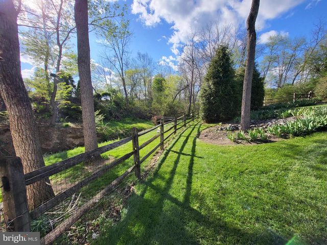 132 BUCKINGHAM DR, Chambersburg, PA 17201