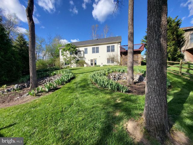 132 BUCKINGHAM DR, Chambersburg, PA 17201