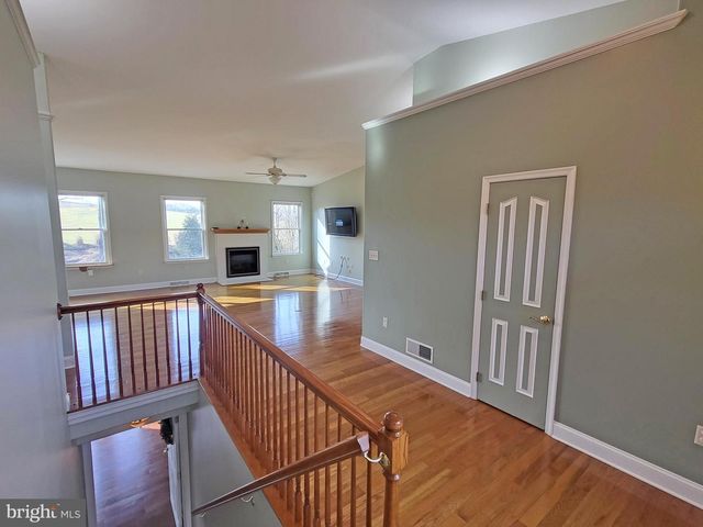 132 BUCKINGHAM DR, Chambersburg, PA 17201