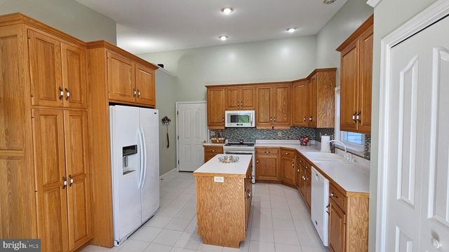 132 BUCKINGHAM DR, Chambersburg, PA 17201
