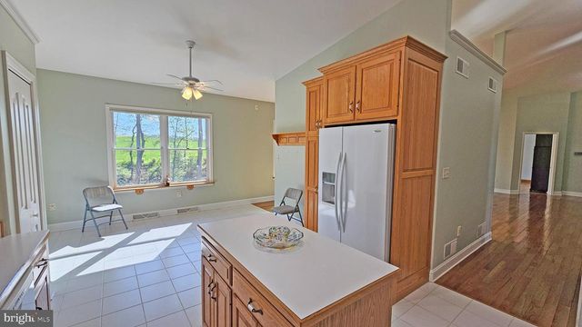 132 BUCKINGHAM DR, Chambersburg, PA 17201