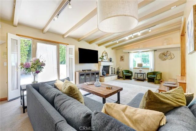 5062 Avenida Hacienda, Tarzana, CA 91356