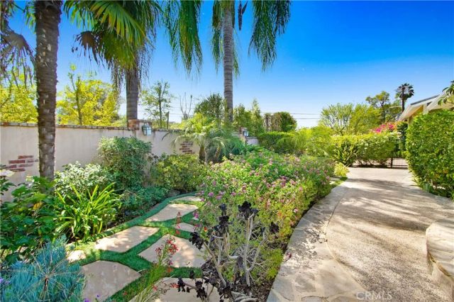 5062 Avenida Hacienda, Tarzana, CA 91356