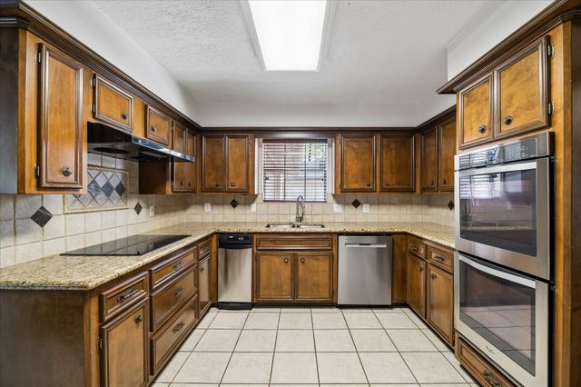 3114 Parkdale Drive, Kingwood, TX 77339