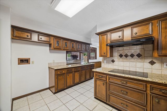 3114 Parkdale Drive, Kingwood, TX 77339