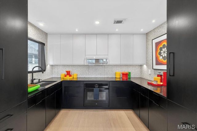 5567 Waterman Boulevard B, St Louis, MO 63112