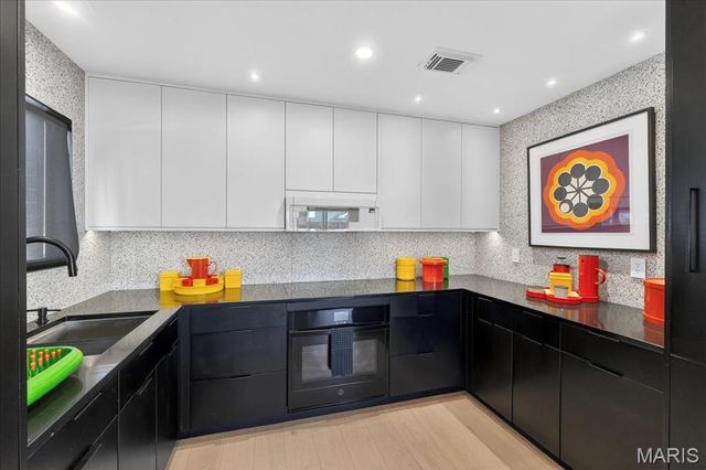 5567 Waterman Boulevard B, St Louis, MO 63112