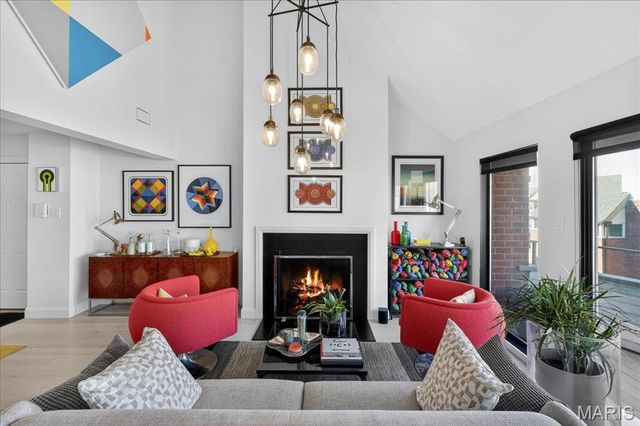 5567 Waterman Boulevard B, St Louis, MO 63112