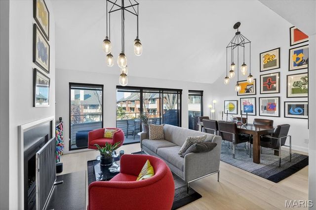 5567 Waterman Boulevard B, St Louis, MO 63112