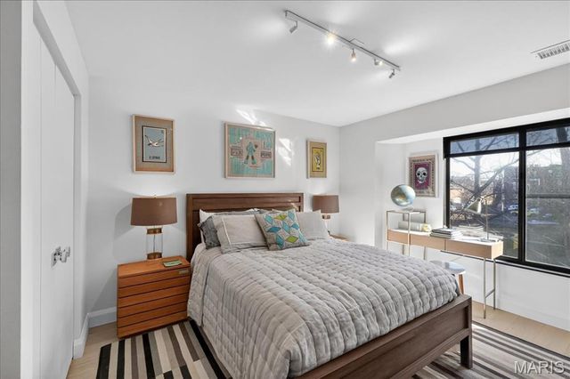 5567 Waterman Boulevard B, St Louis, MO 63112