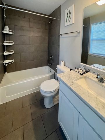 828 Center Street, Des Plaines, IL 60016
