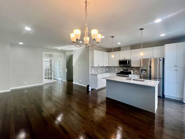 828 Center Street, Des Plaines, IL 60016