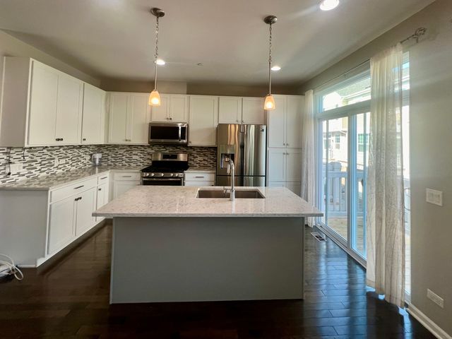 828 Center Street, Des Plaines, IL 60016