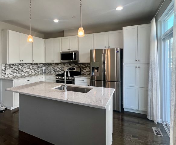 828 Center Street, Des Plaines, IL 60016