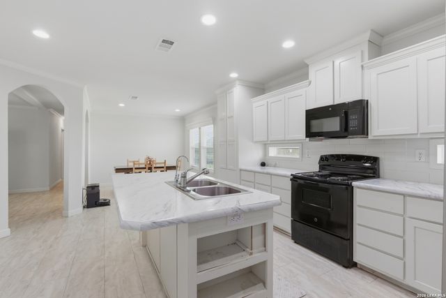 670 Nickerson Farms Rd, Seguin, TX 78155