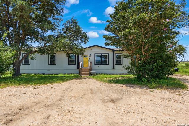 670 Nickerson Farms Rd, Seguin, TX 78155
