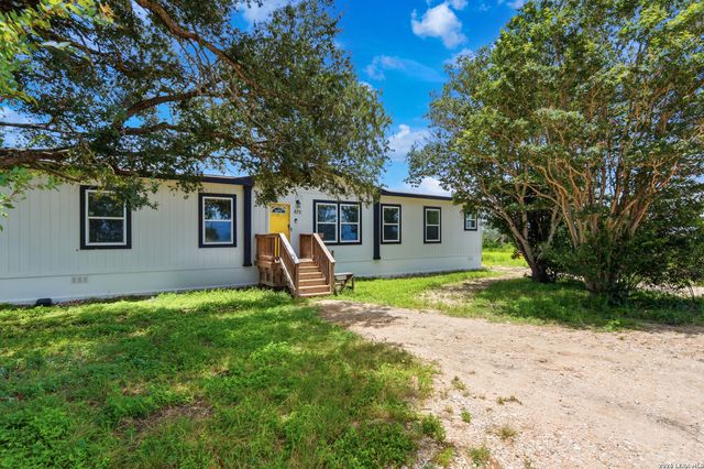 670 Nickerson Farms Rd, Seguin, TX 78155