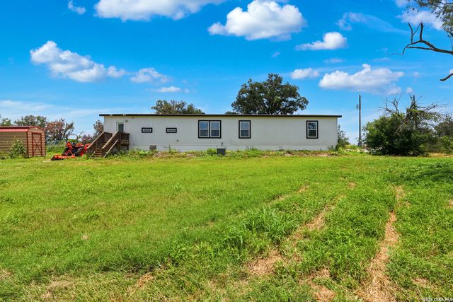 670 Nickerson Farms Rd, Seguin, TX 78155