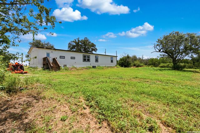 670 Nickerson Farms Rd, Seguin, TX 78155