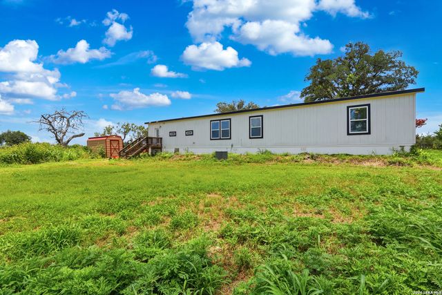 670 Nickerson Farms Rd, Seguin, TX 78155