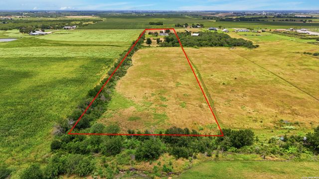 670 Nickerson Farms Rd, Seguin, TX 78155