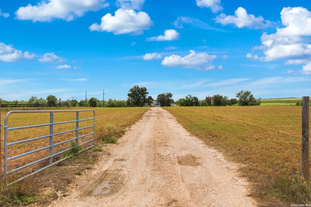 670 Nickerson Farms Rd, Seguin, TX 78155